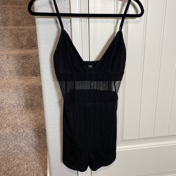 H:Ours Kelly Romper In Black - Picture 5 of 8